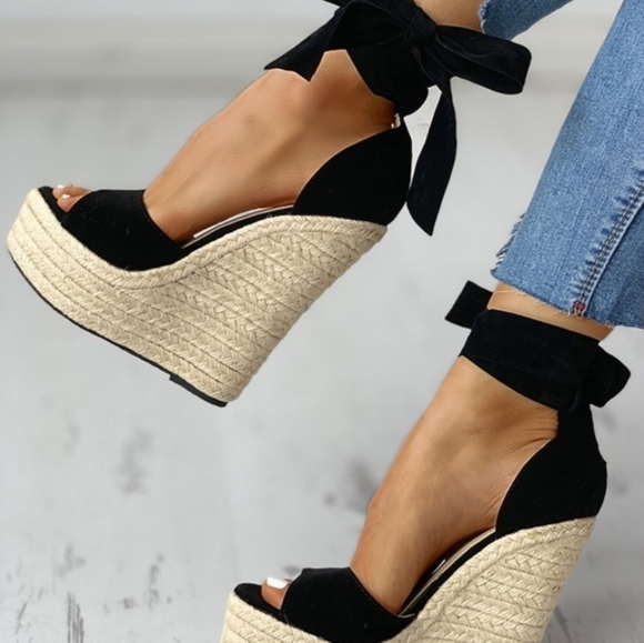 Only the cutest black wedges every - Picture 2 of 4